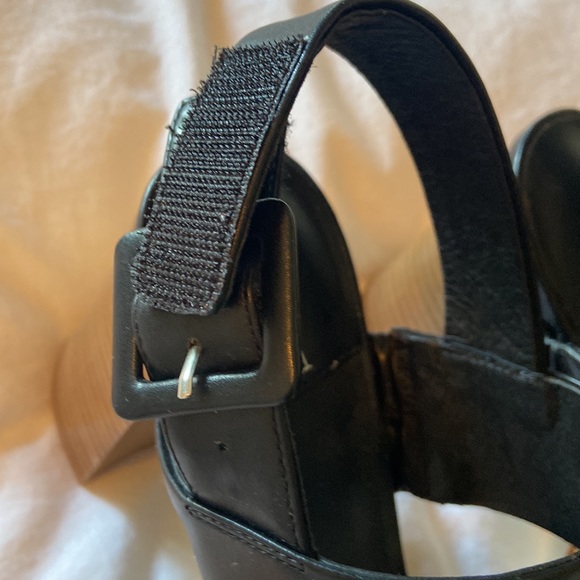 Jeffrey Campbell platform heel. - Picture 3 of 8